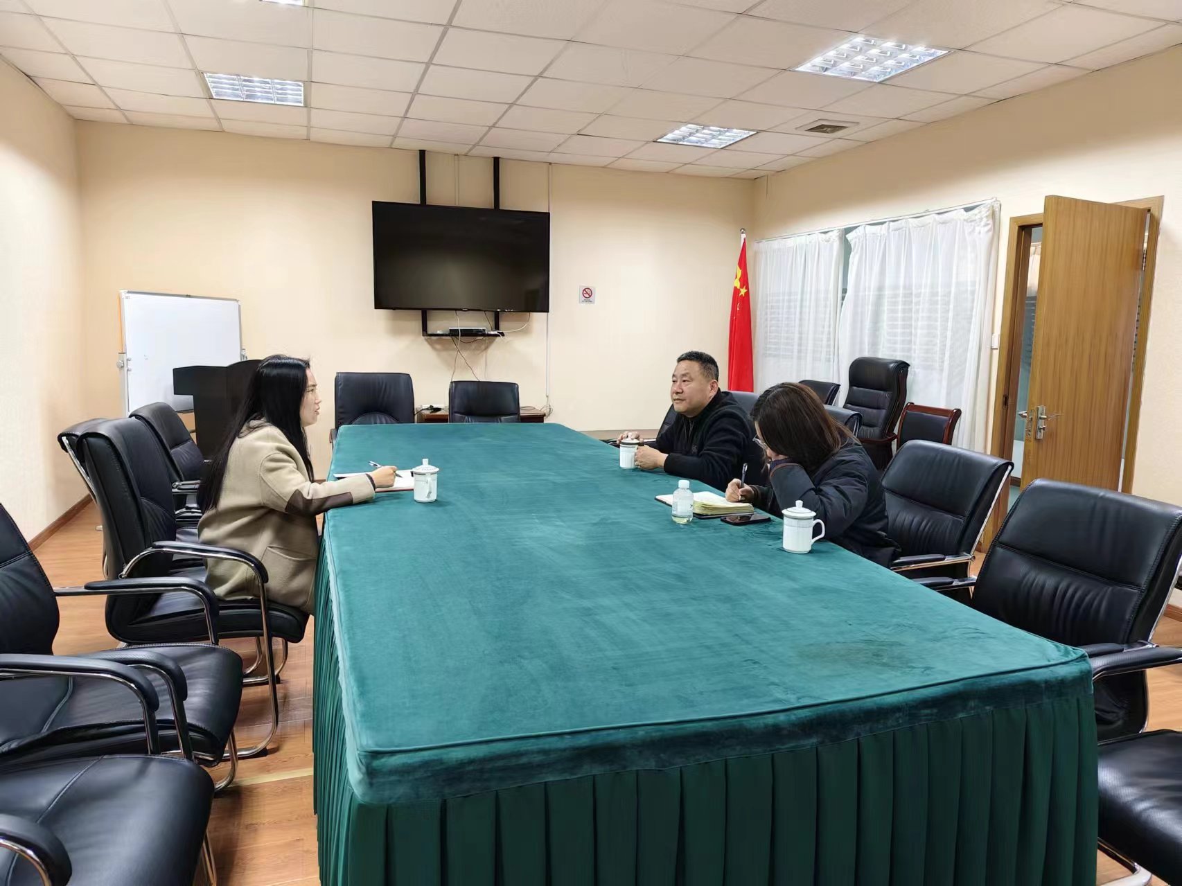 上塘街道总工会对9227新葡的京集团市场开展走访调研