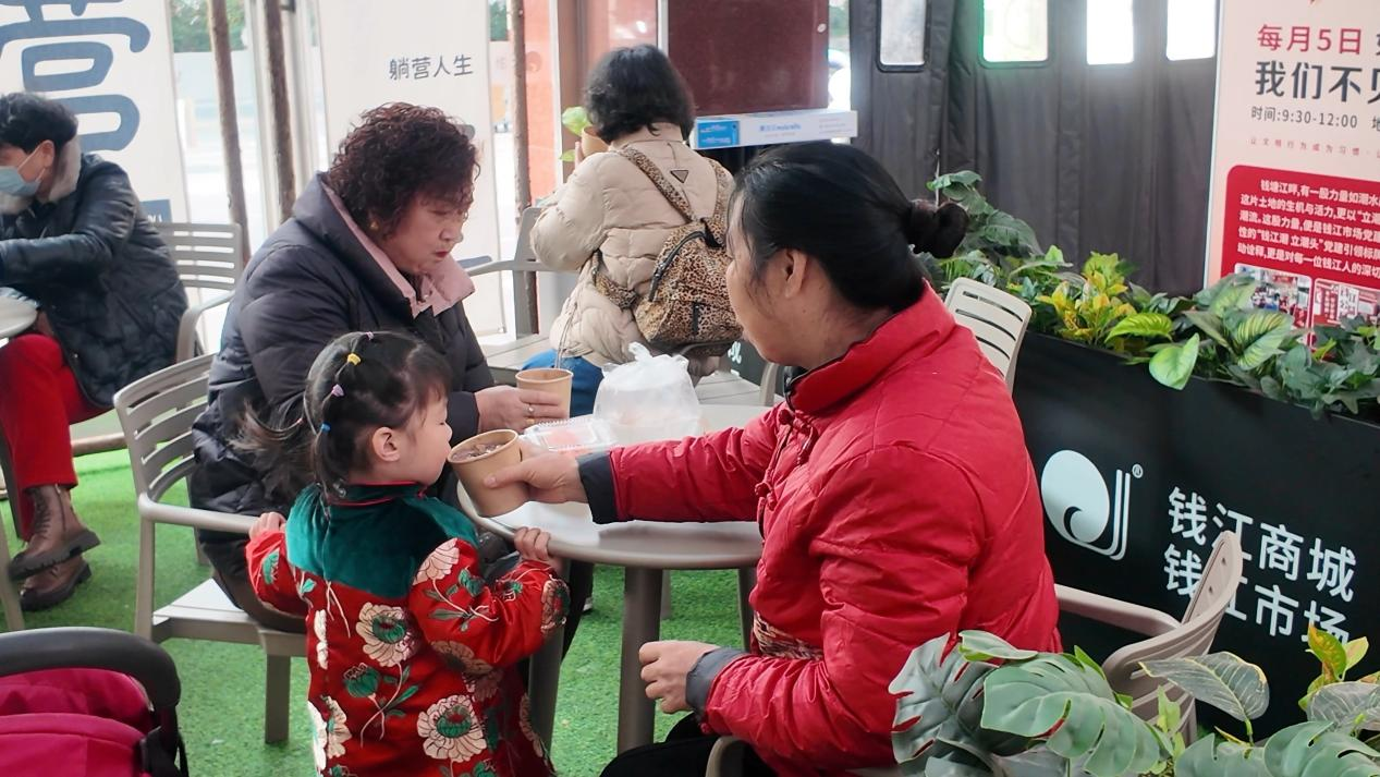 钱江商城腊八送暖，，情满杭城