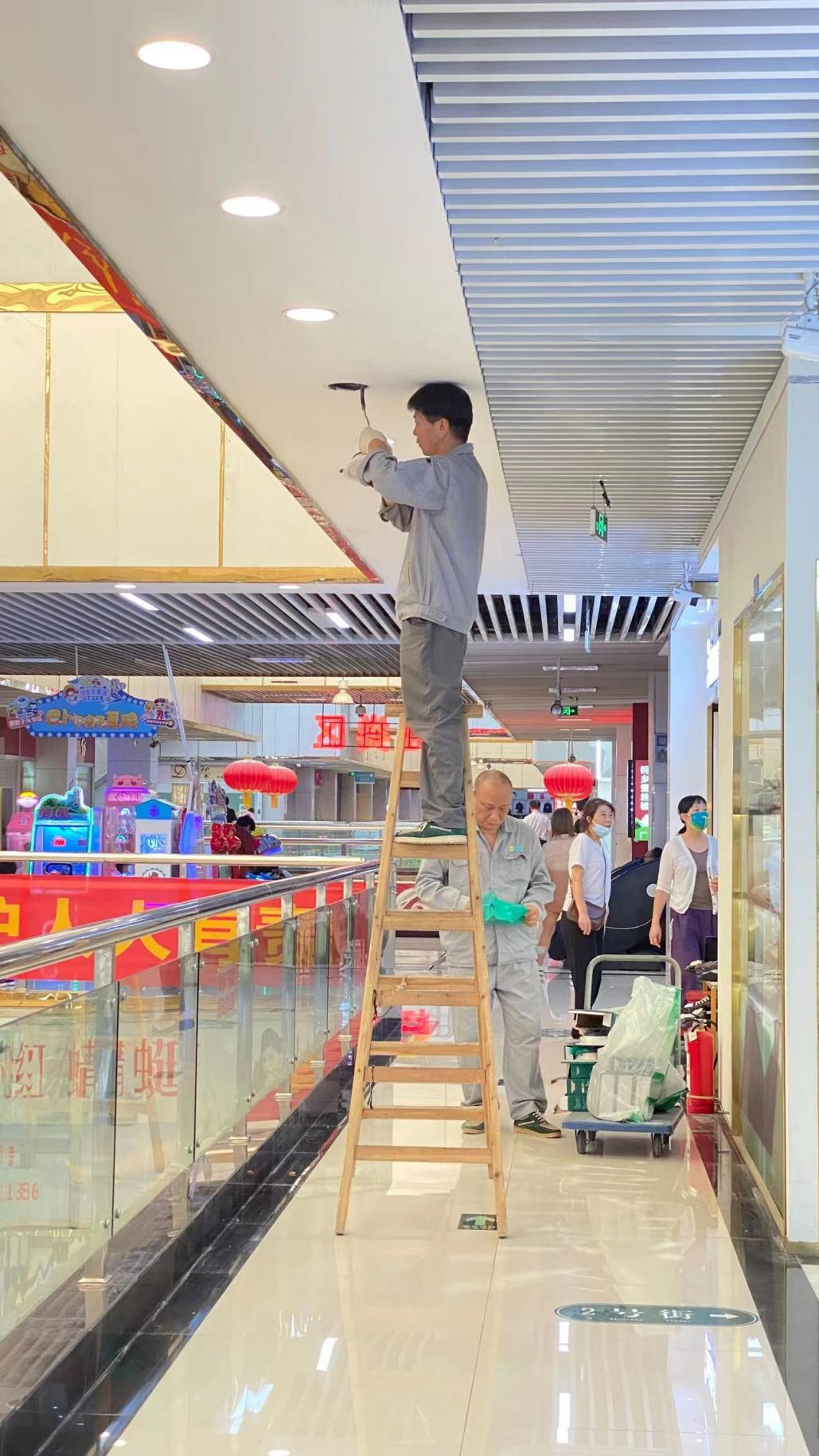 钱江商城开展照明灯光替换事情