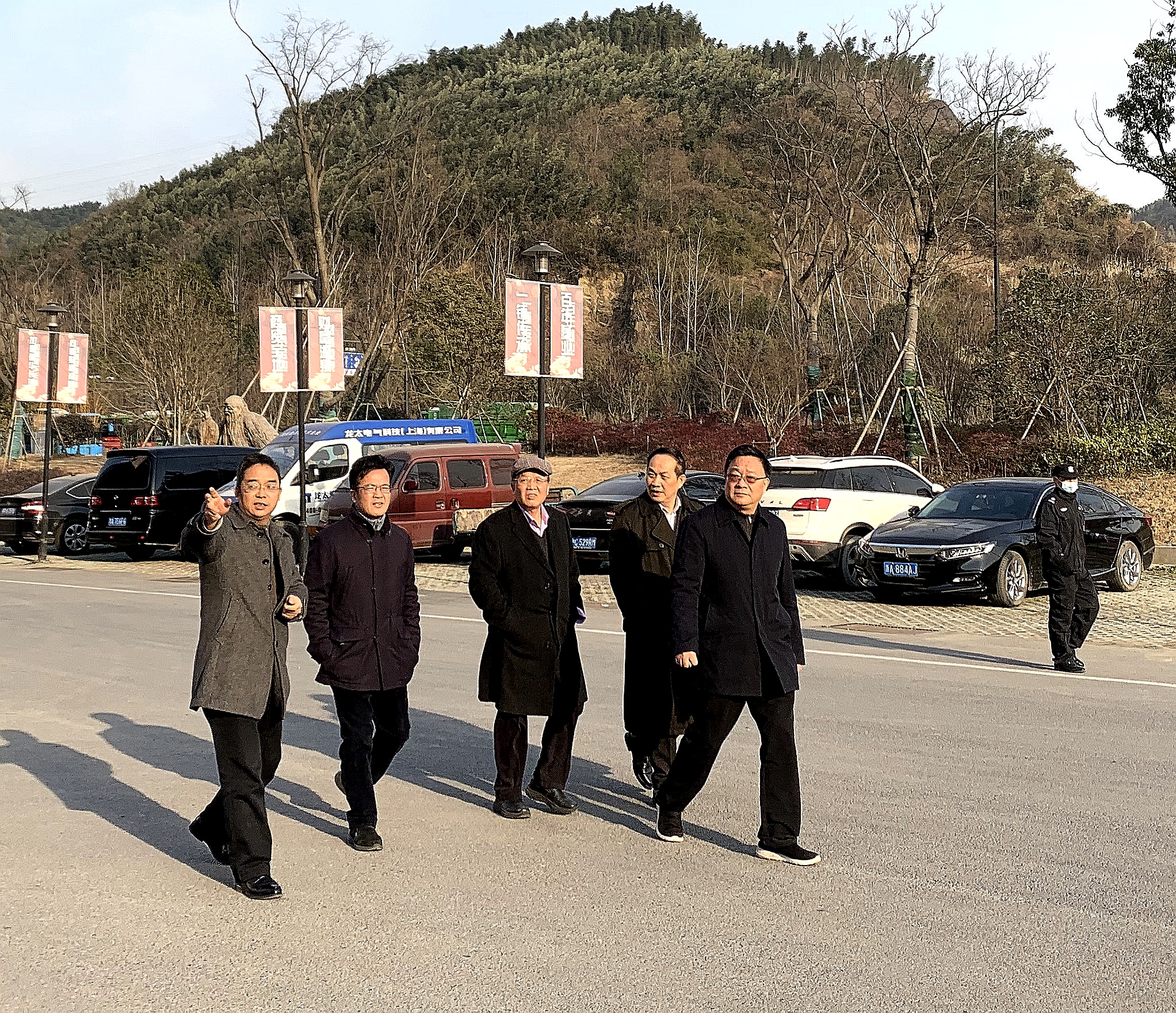 拳拳之心  殷殷之情  老向导们旅行考察9227新葡的京集团长城机电市场