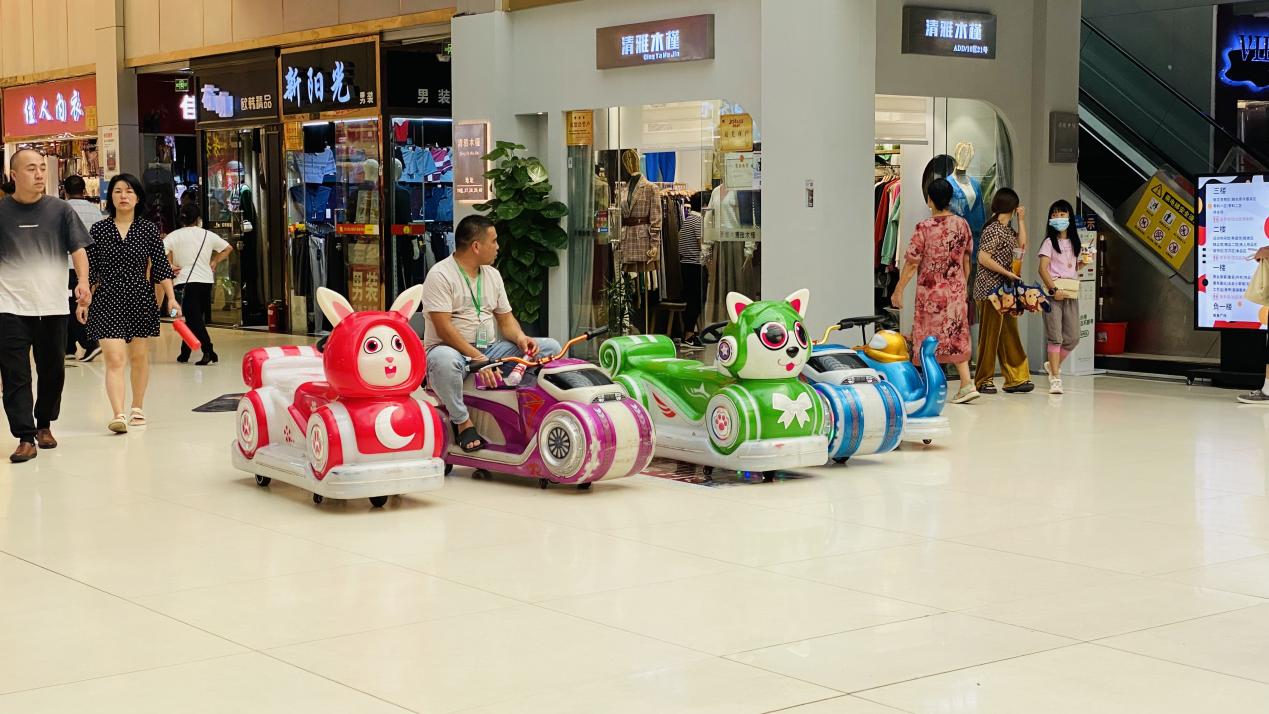 儿童游乐车现身钱江商城，，，，，深受小朋侪青睐