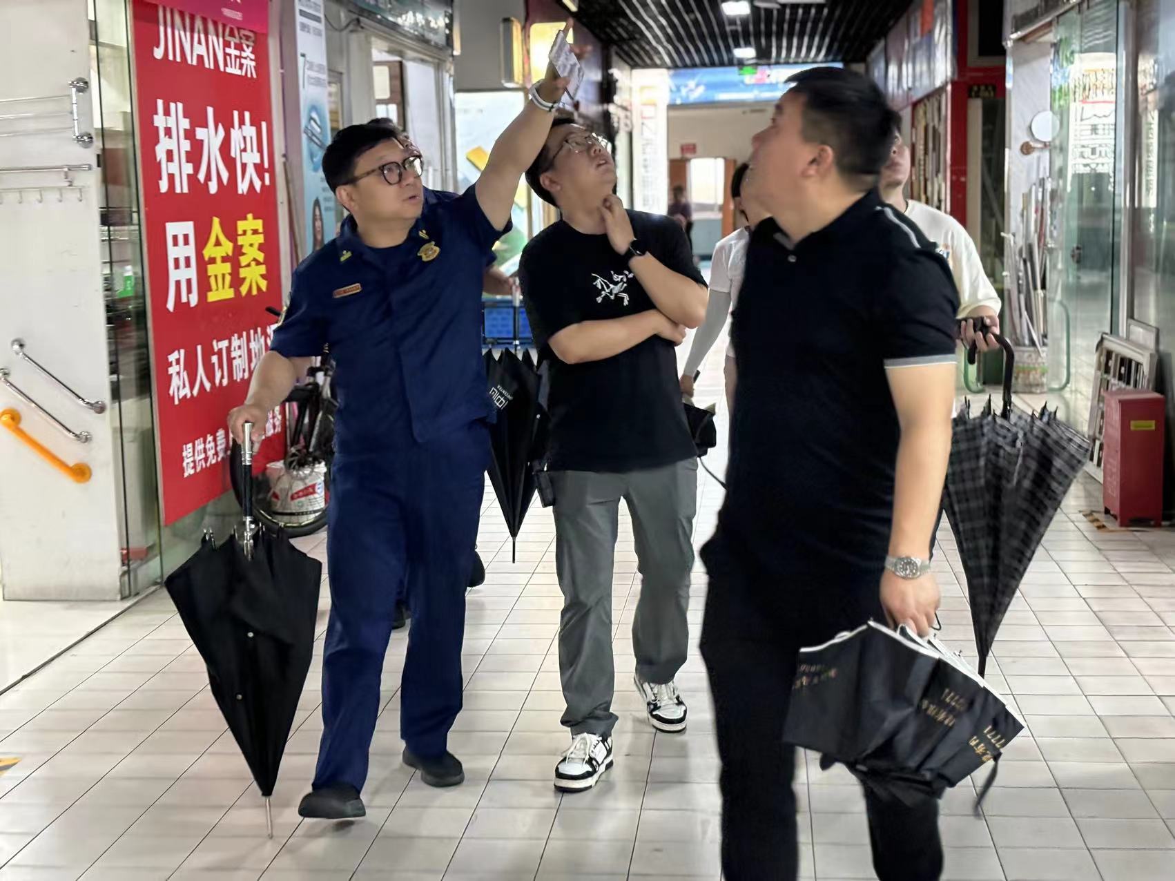 拱墅区消防大队走访检查了9227新葡的京集团市场