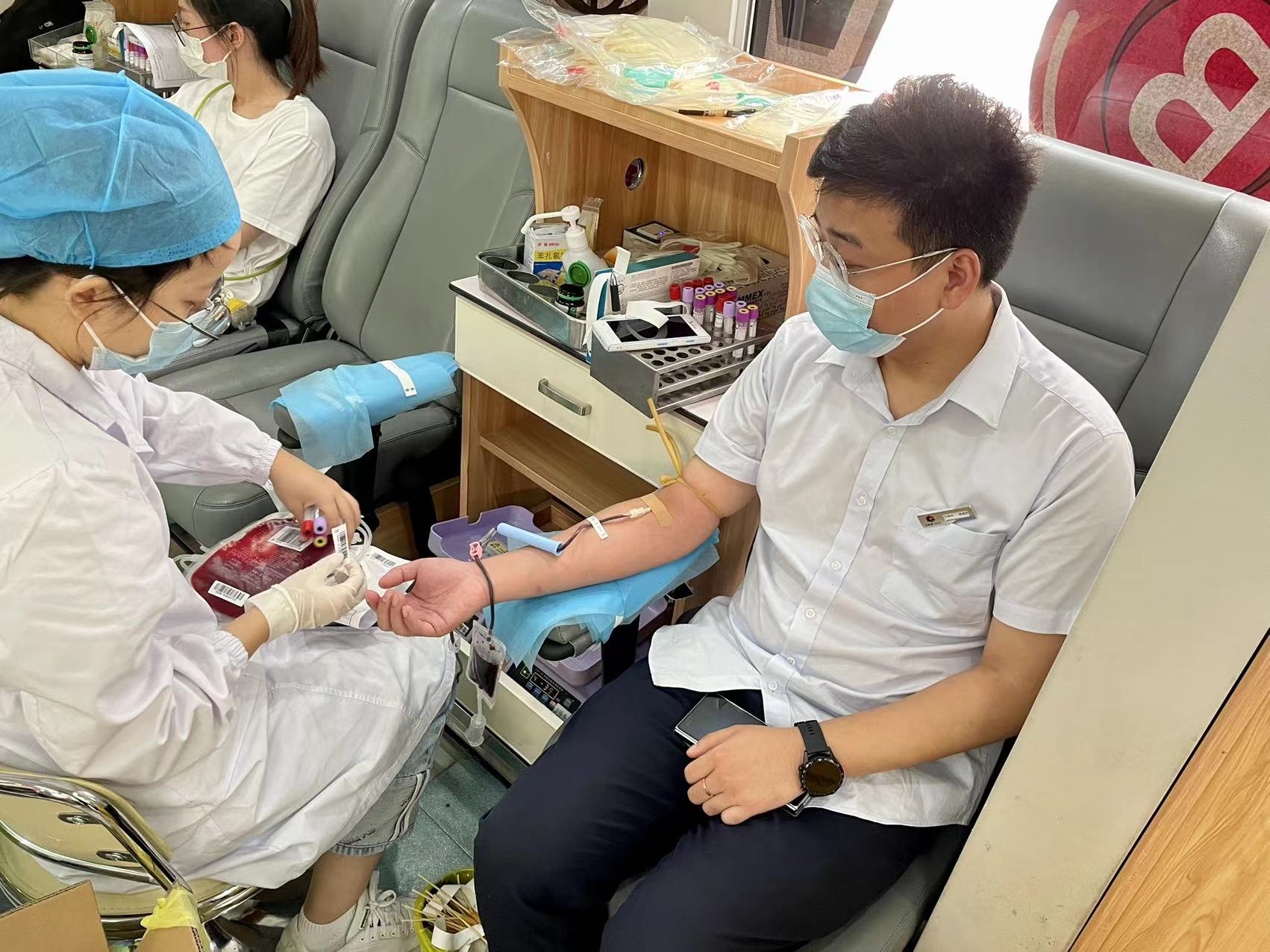 水晶城加入街道无偿献血活动