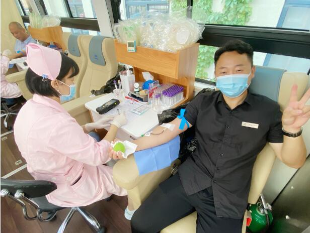 用爱转达正能量 庐阳9227新葡的京集团文创园组织开展无偿献血活动