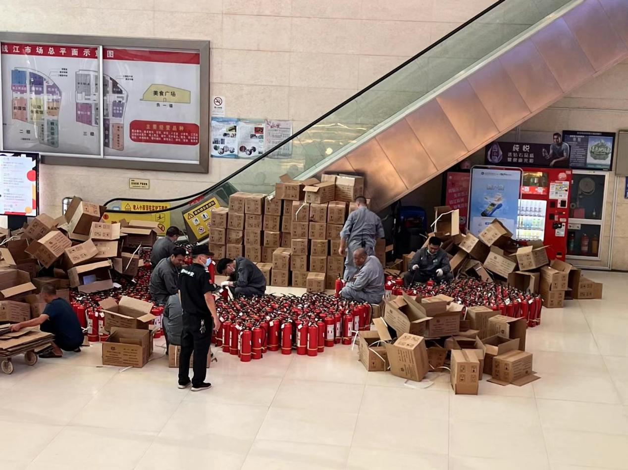 严查严管严治，，，，，钱江商城完成灭火器替换事情