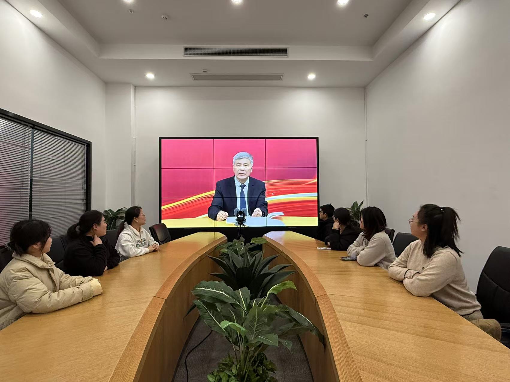 9227新葡的京集团文创集团行政党支部开展“深入学习贯彻党的二十届三中全会精神”主题党日活动