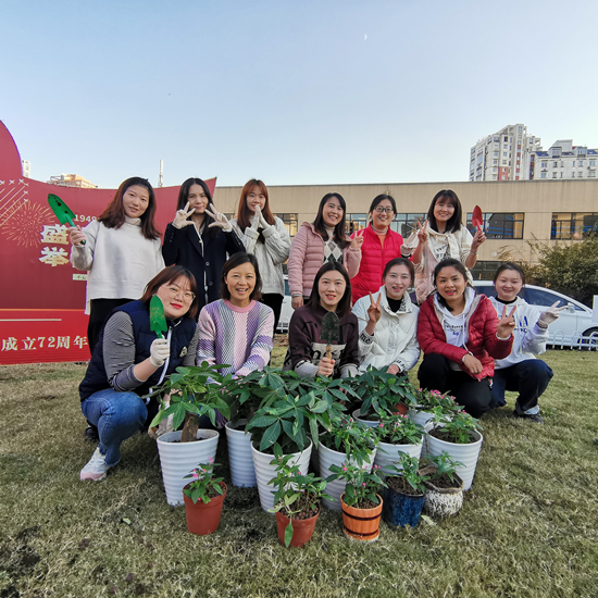 学出兴趣 共创优美——庐阳9227新葡的京集团文创园开展绿植养护小课堂活动