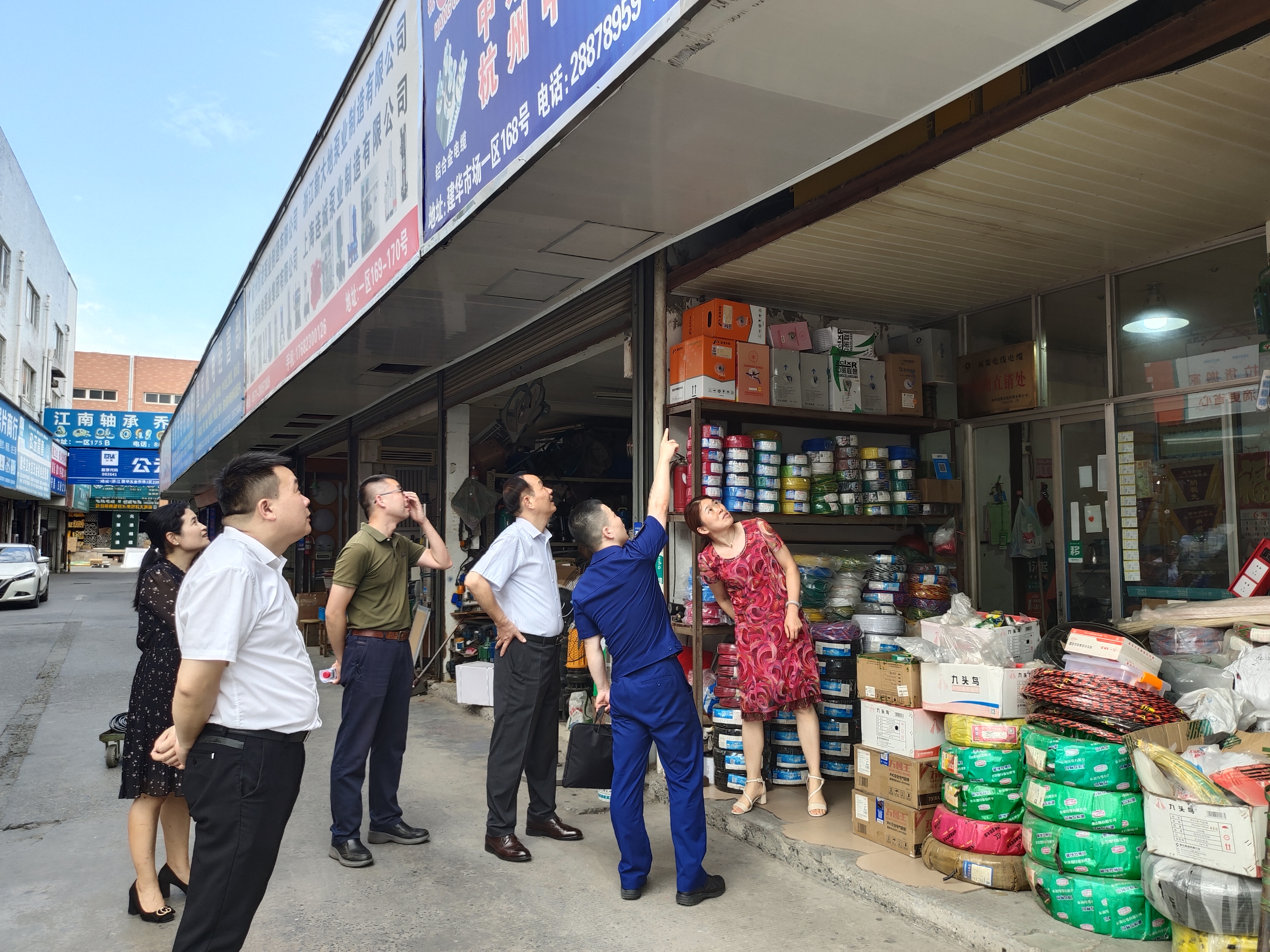 区消防大队莅临9227新葡的京集团市场开展消防清静检查