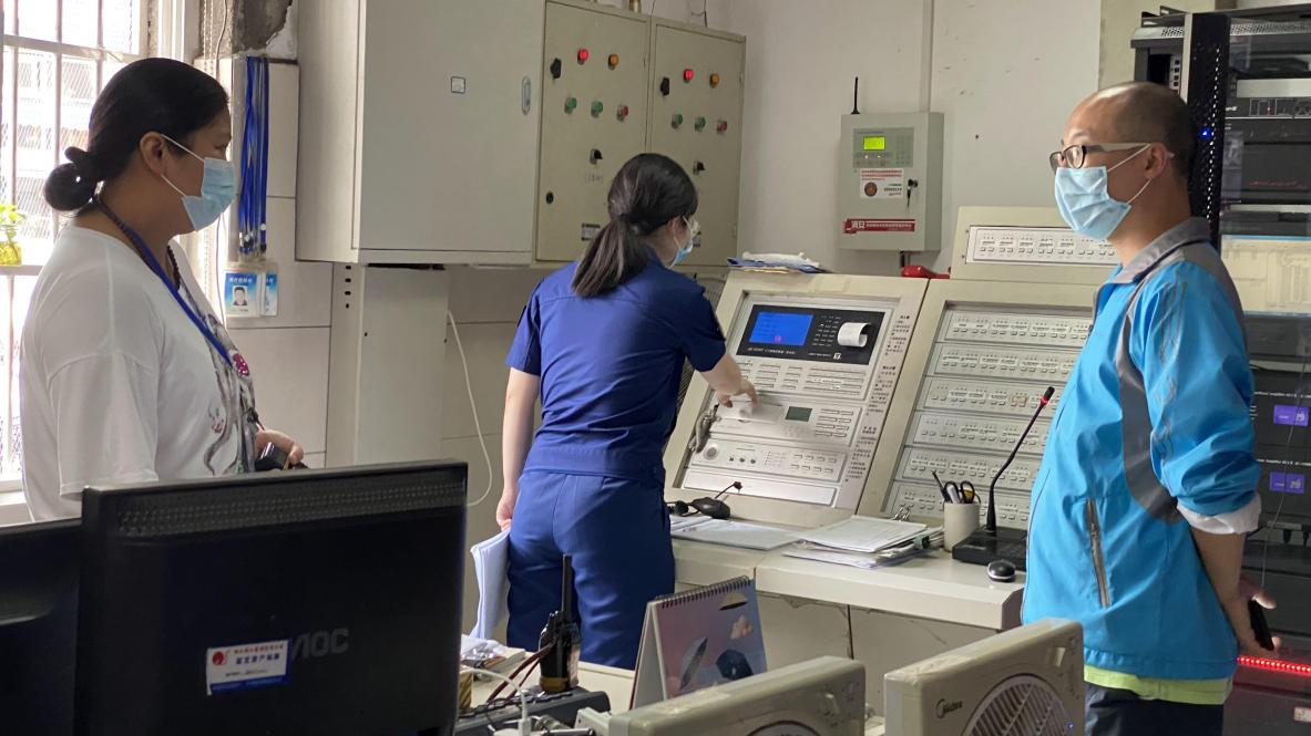 杭州市消防支队、拱墅区应急治理局联合走访钱江商城开展清静生产专项检查