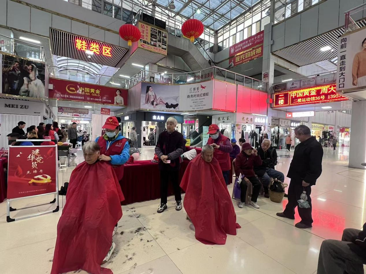 公益不打烊，，，，，，情暖每月时光