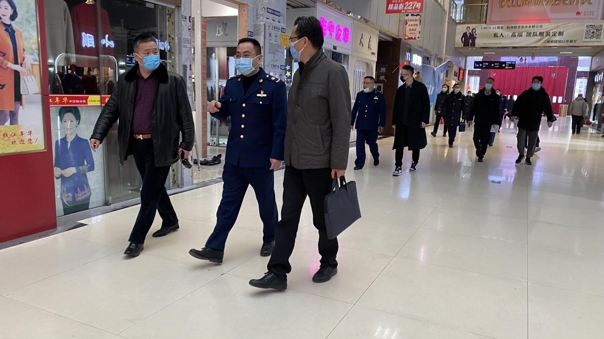 浙江省市场羁系局科技处沈华清处长莅临钱江商城检查入口商品疫情防控事情