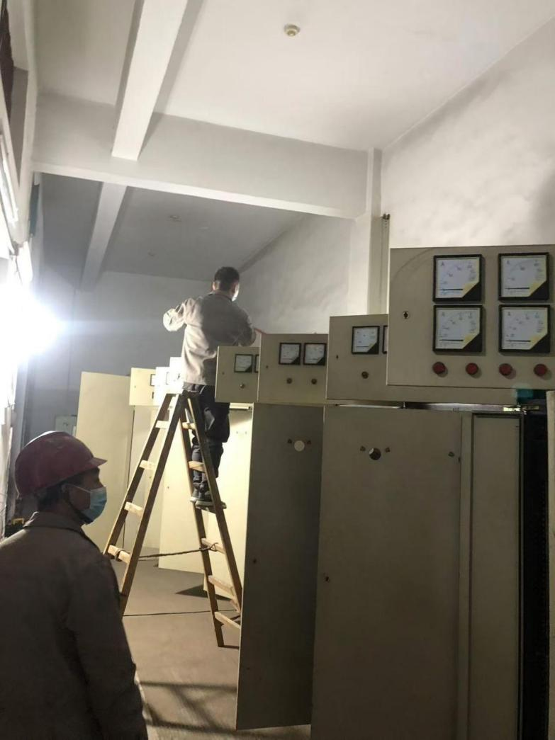 钱江商城物业部开展高配室维护保养事情