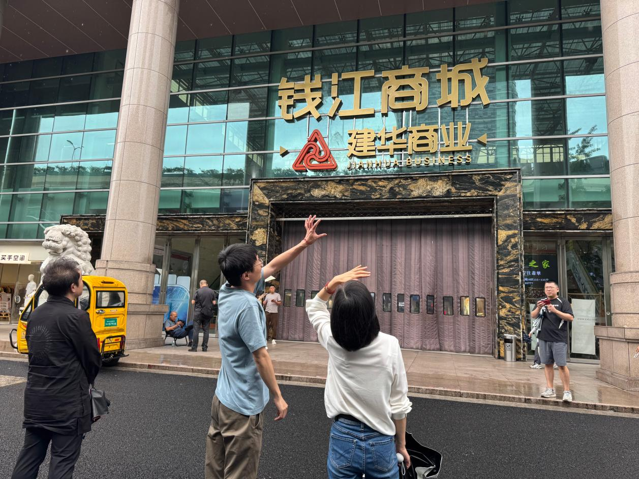 区商务局走访钱江商城  调研市场转型升级事情
