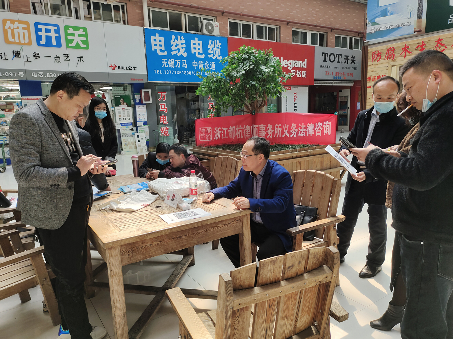 执法服务进9227新葡的京集团市场啦