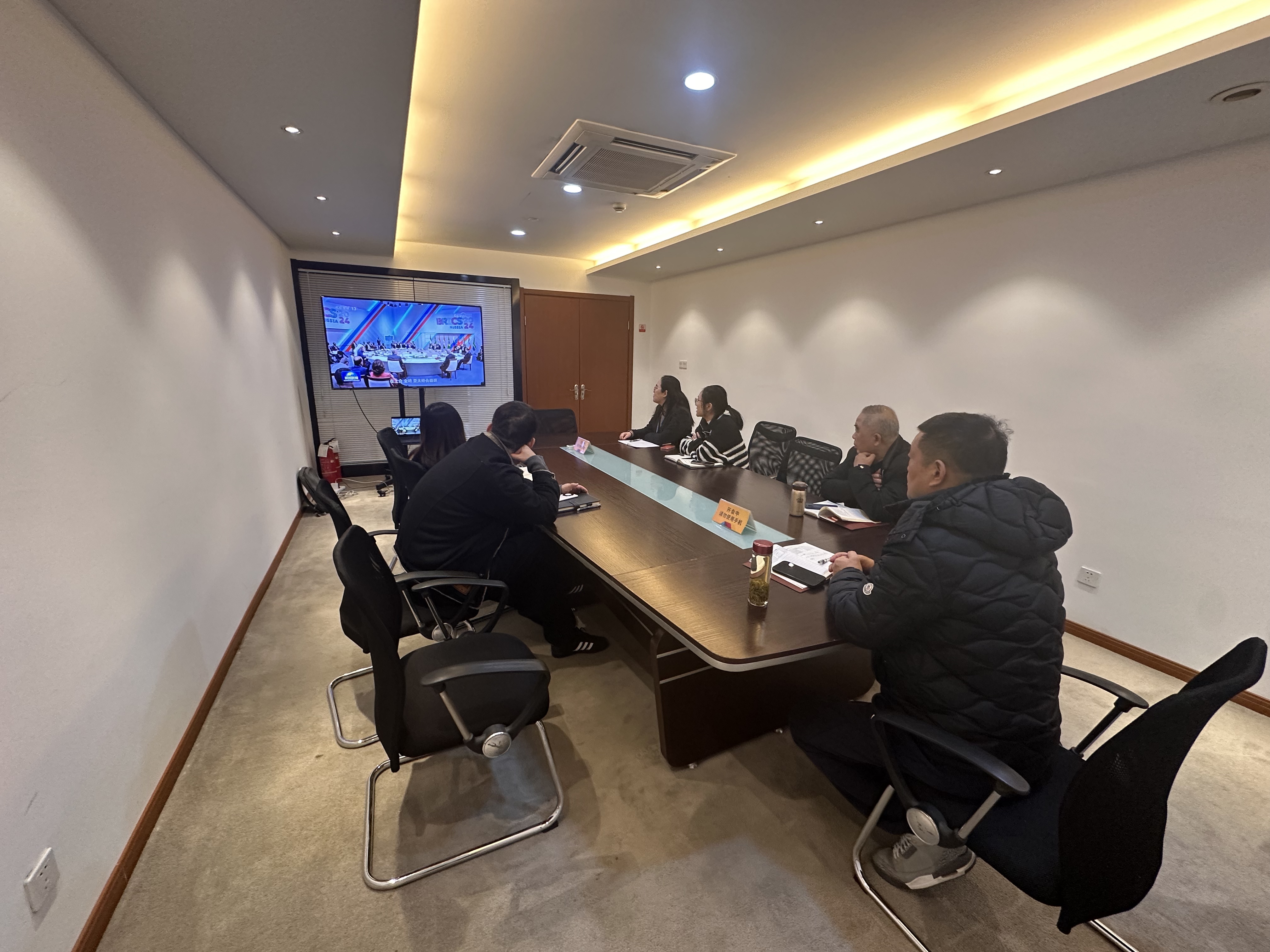 水晶城党支部开展1月党员牢靠活动