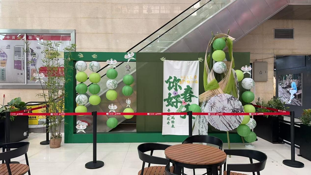 钱江商城焕新颜，，春日美陈显活力