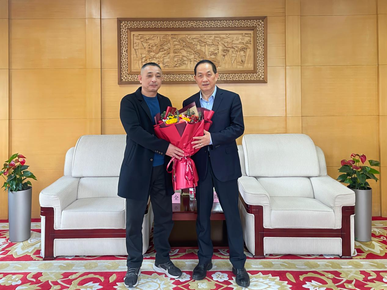 王守全主任慰问省级劳模许荣根——区总工会向导赴浙江9227新葡的京集团集团开展新春走访慰问活动