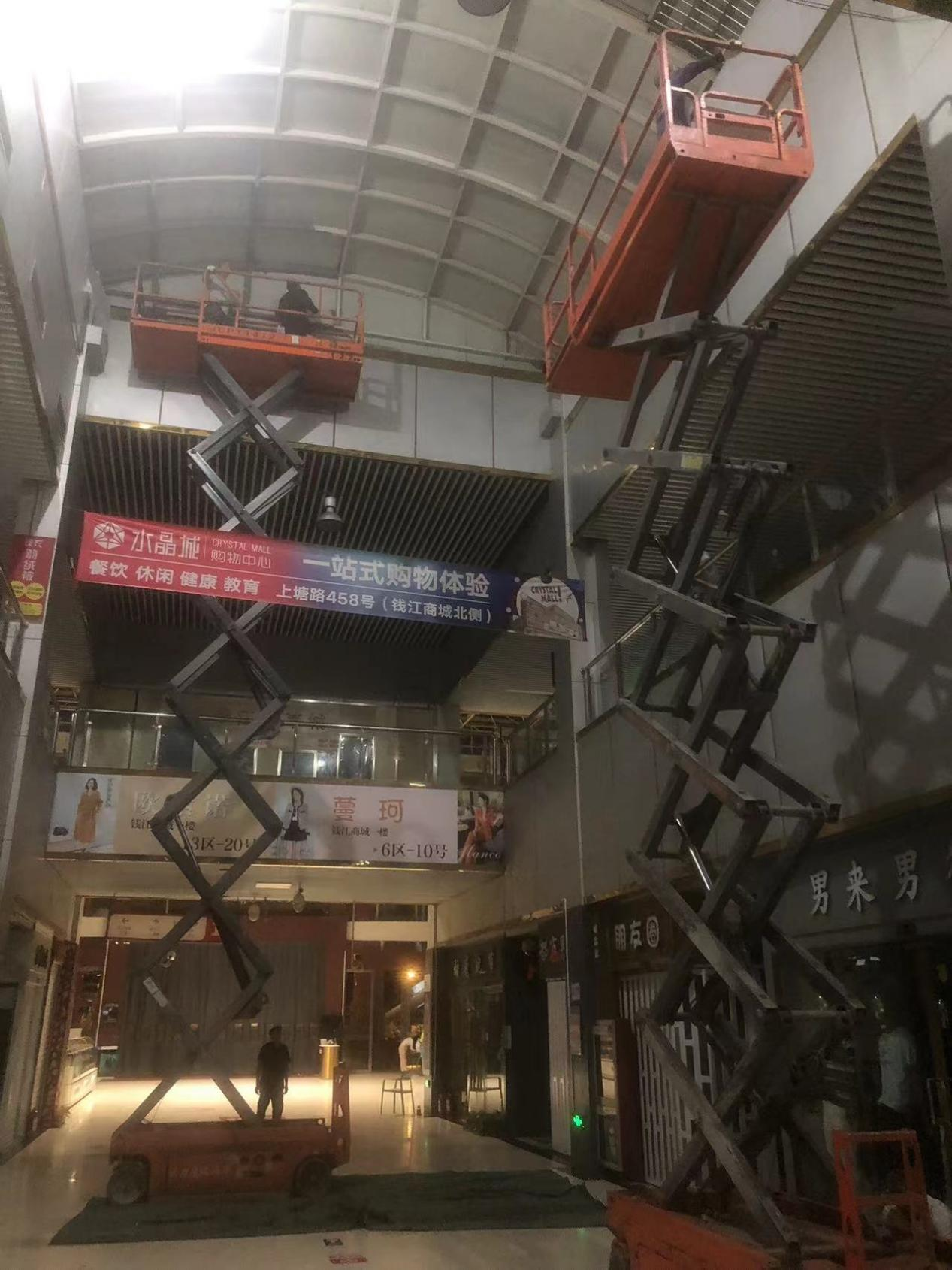 钱江商城开展主通道顶棚升级刷新事情