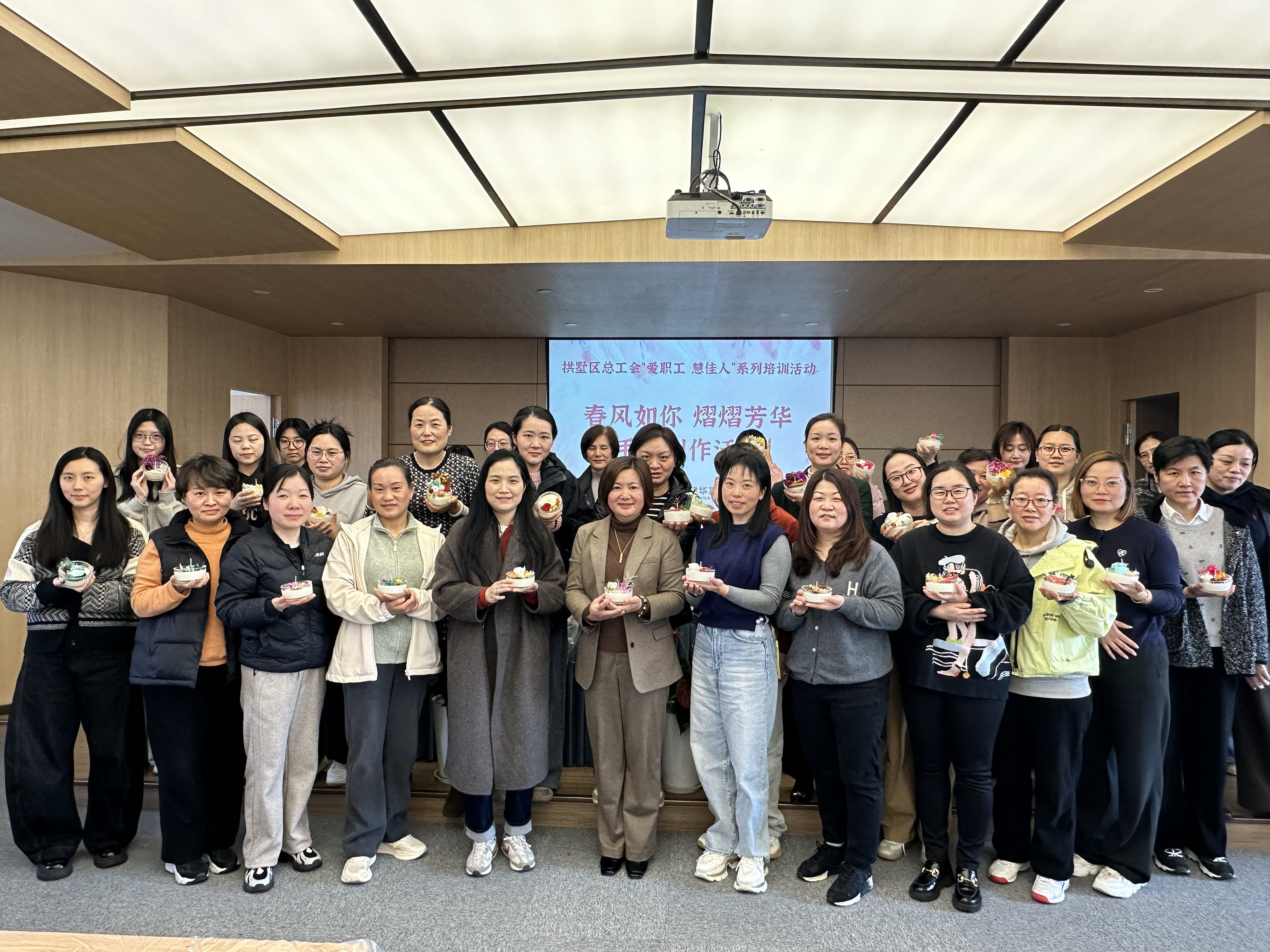 春风如你 熠熠青春——集团工会开展女职工体贴关爱活动