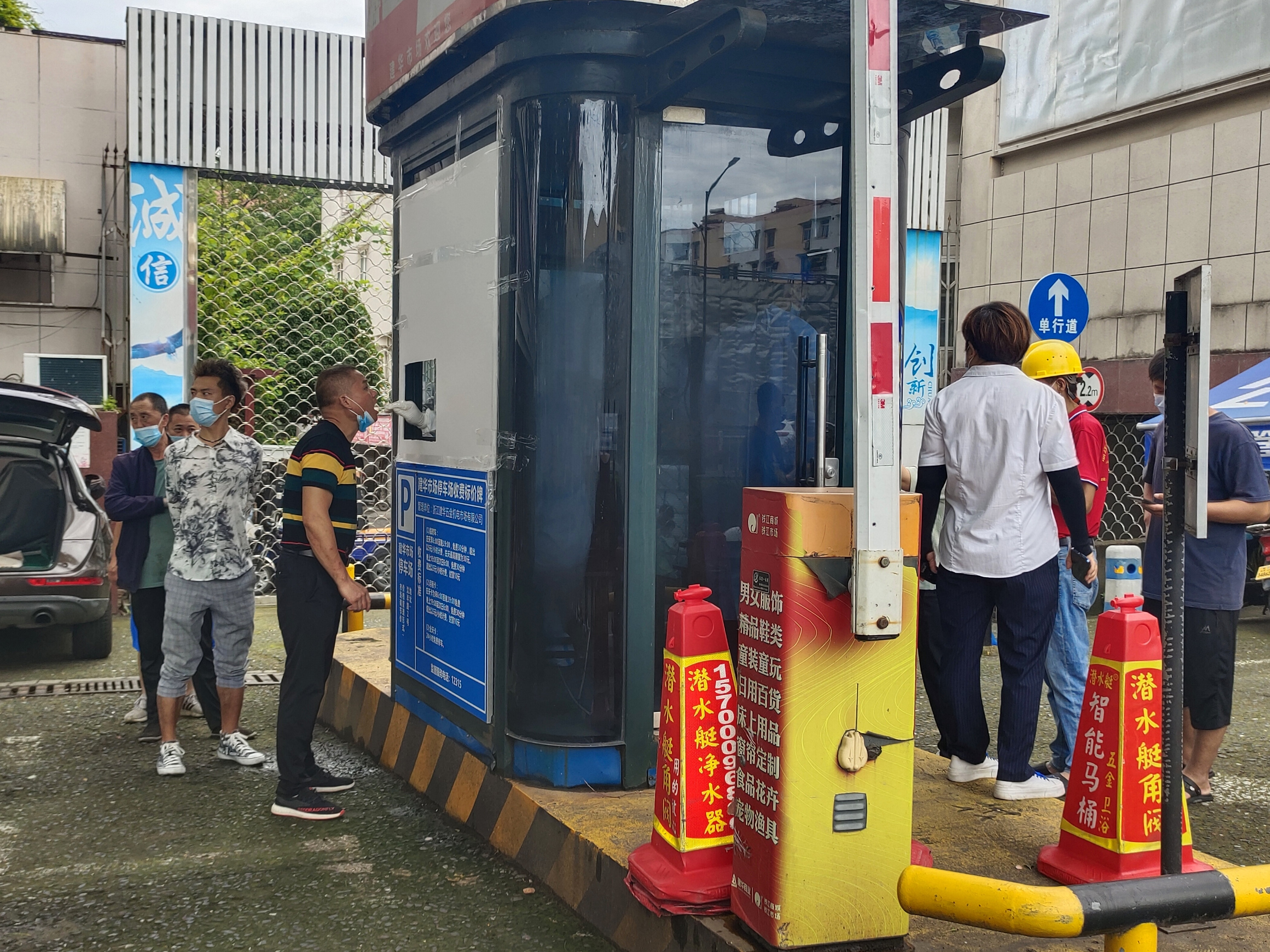 采样亭启用 有用缓解酷暑压力