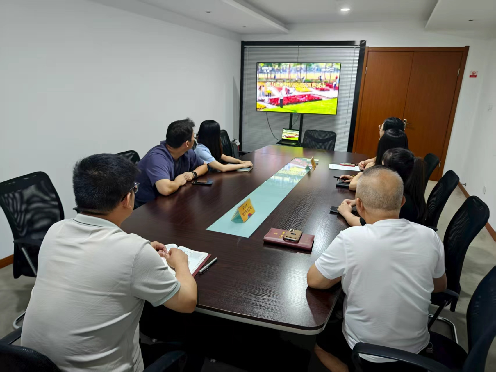 水晶城党支部开展8月党员牢靠活动