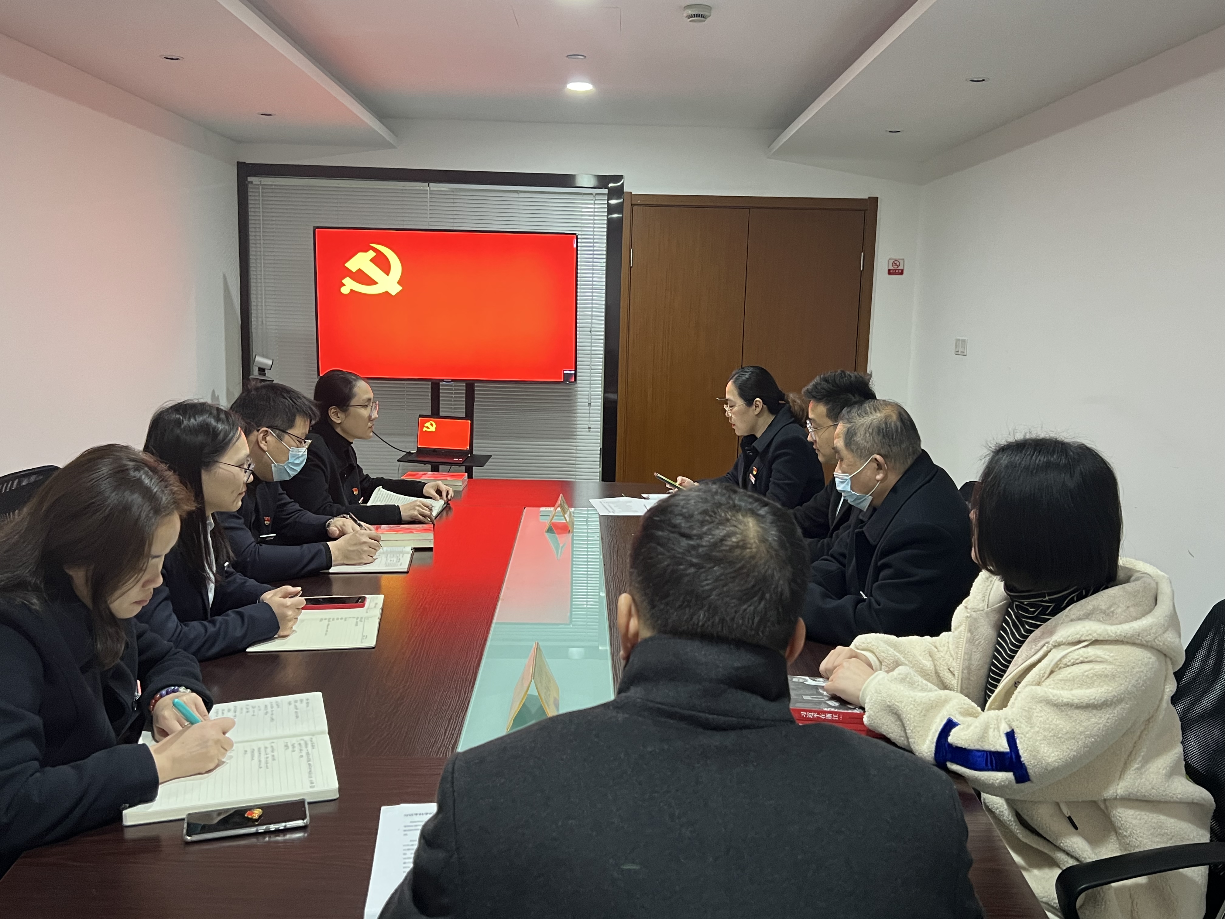 水晶城党支部开展组织生涯会和民主评议