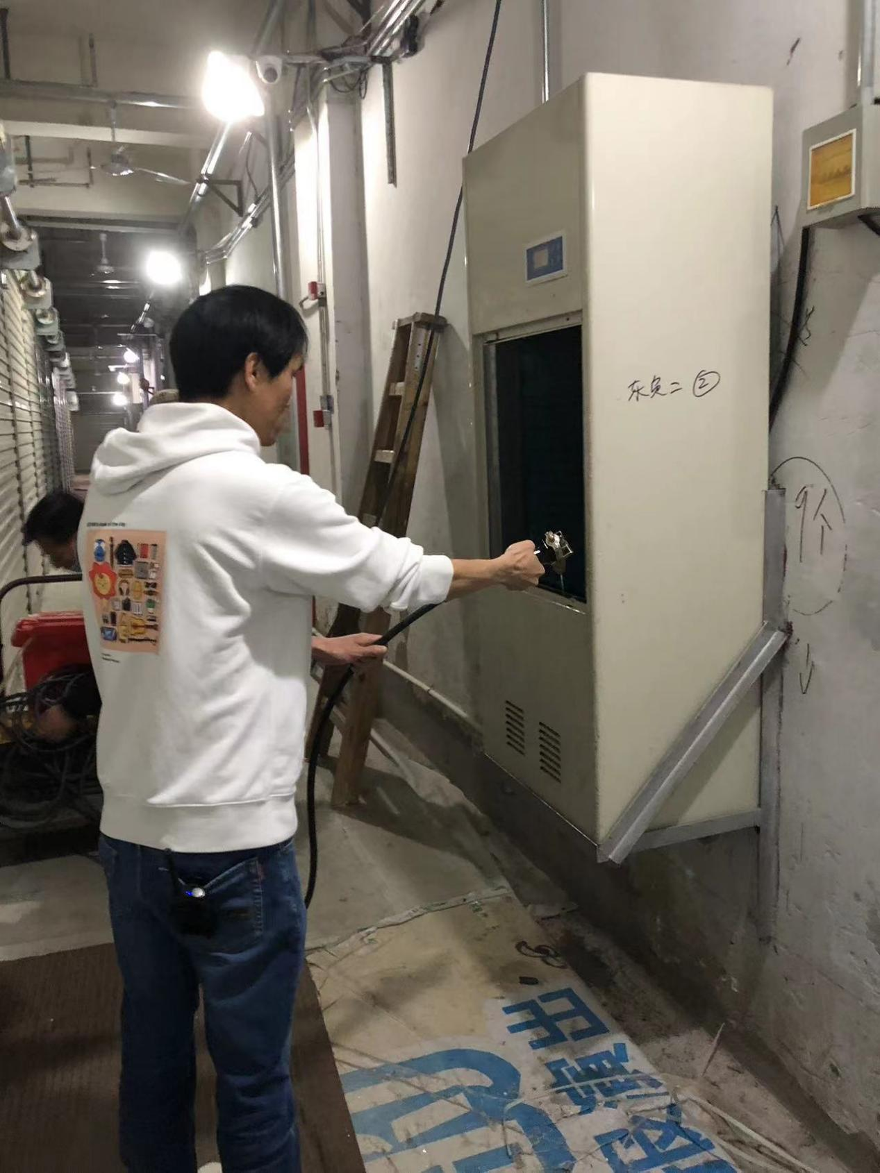 钱江商城对水晶城客栈除湿机举行洗濯