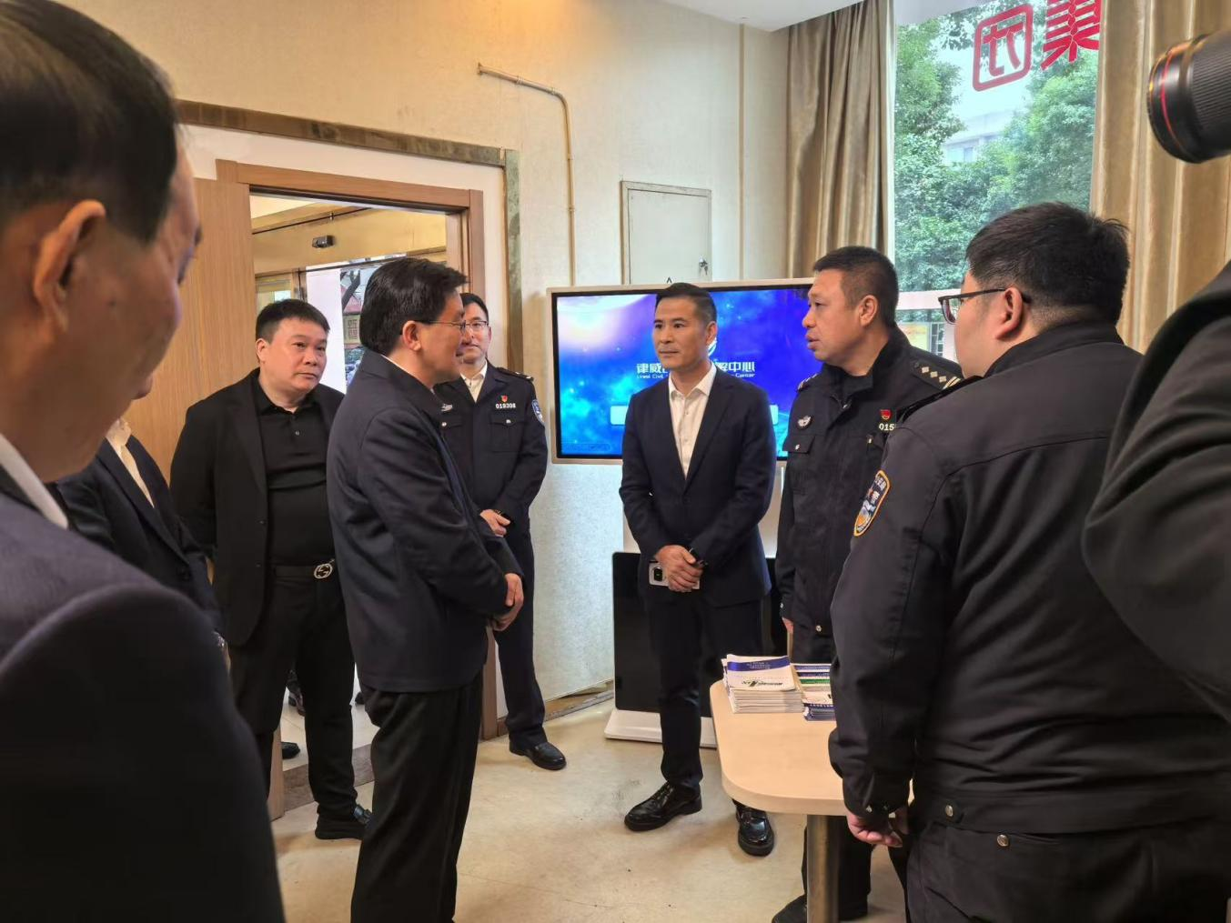 市委副书记、政法委书记马小秋赴9227新葡的京集团五金市场调解事情站调研指导