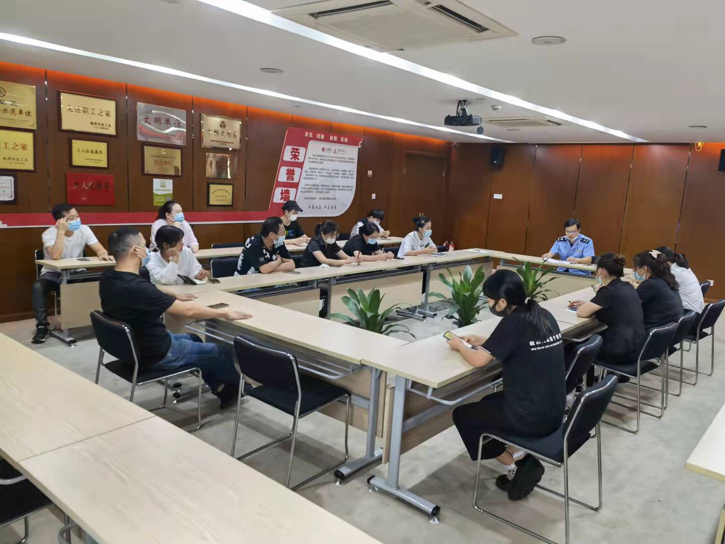 水晶城9月店长聚会顺遂举行