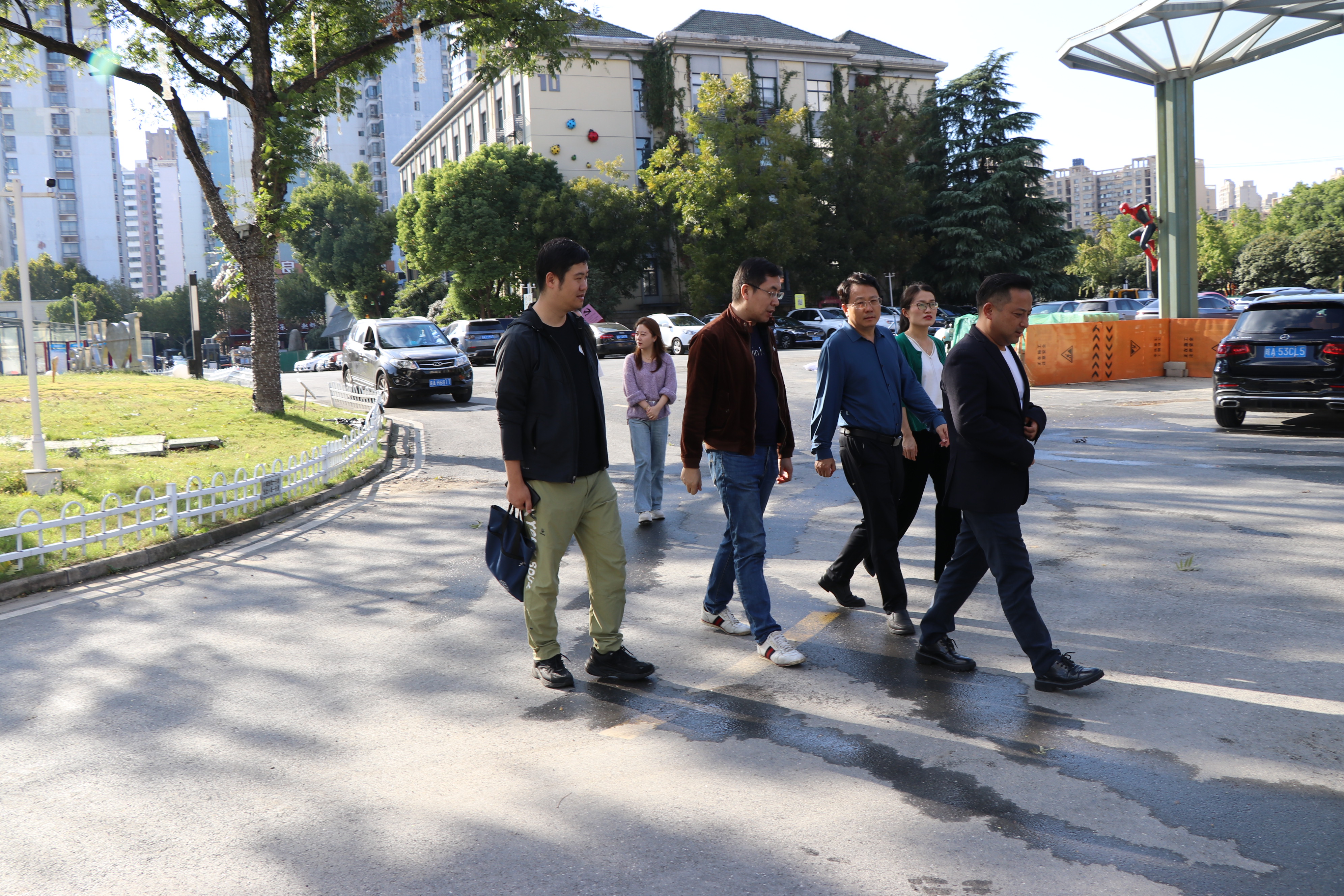 庐阳区副区长方志山一行莅临庐阳9227新葡的京集团文创园调研