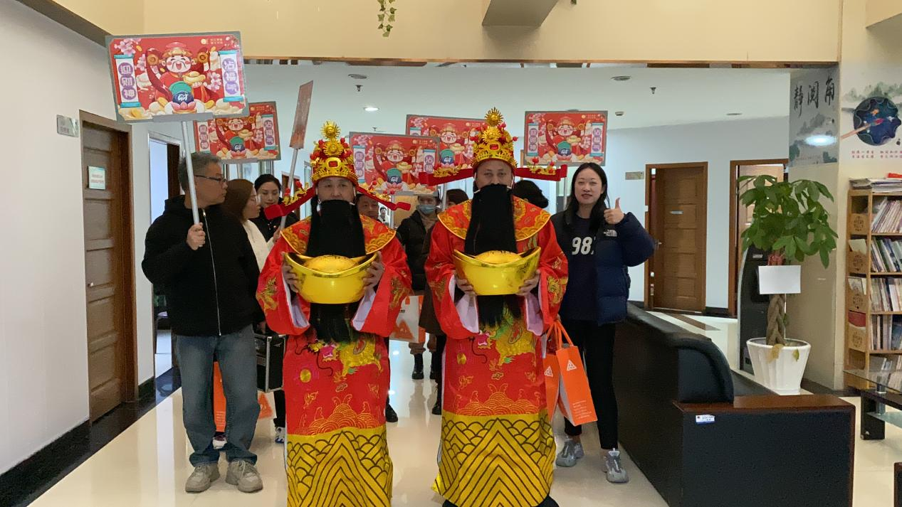 正月十五元宵到，，，，，，财神到来，，，，，，请接福！