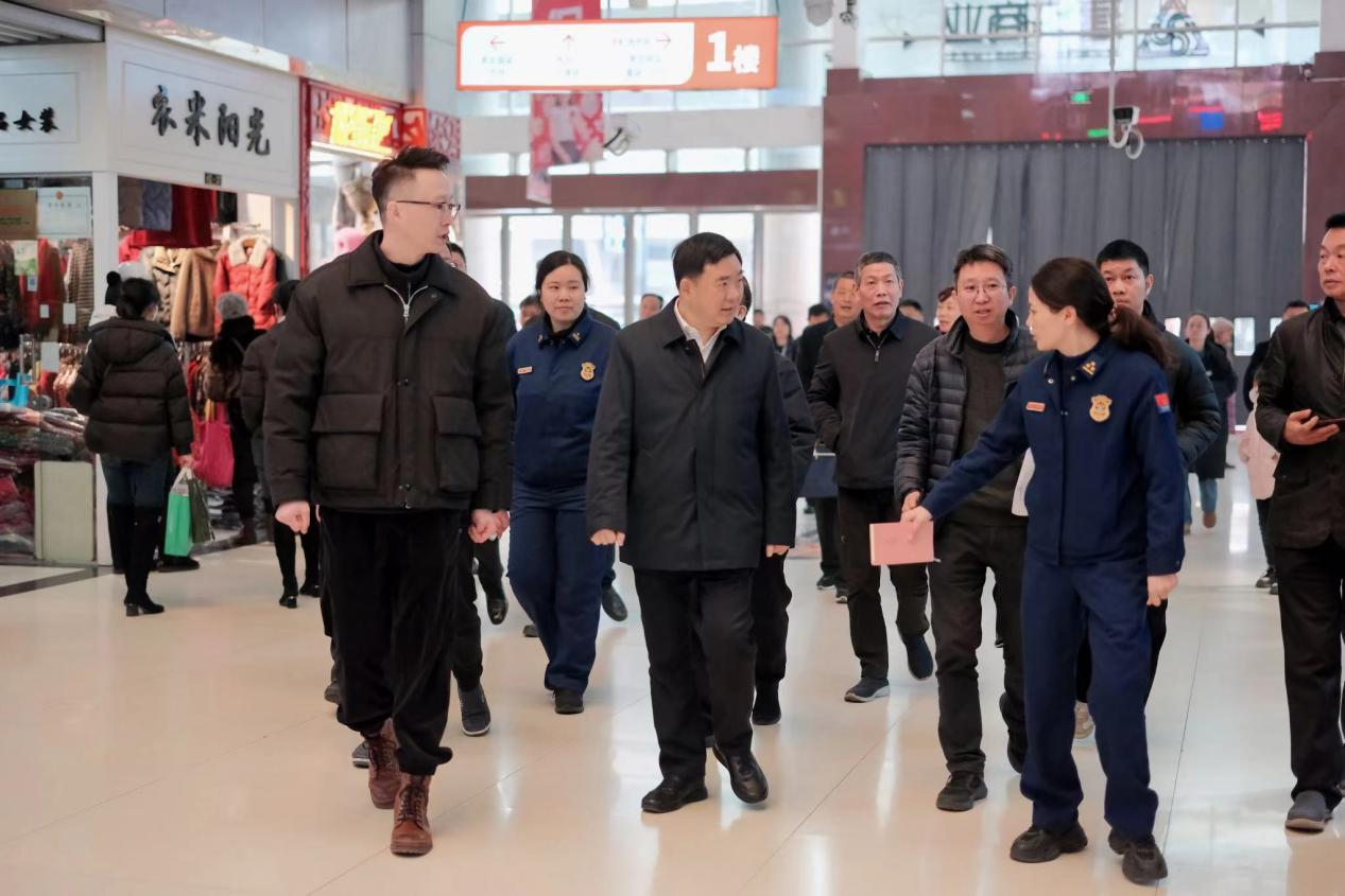 省、市、区向导莅临钱江商城指导清静生产事情