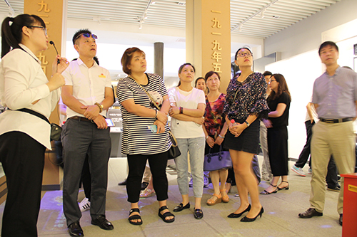 201706169227新葡的京集团文创集团党总支旅行中国共产党杭州历史馆 (2).jpg