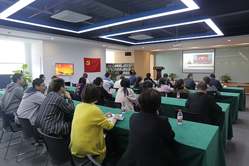 201710189227新葡的京集团文创集团党总支收看十九大开幕盛况 (2).jpg