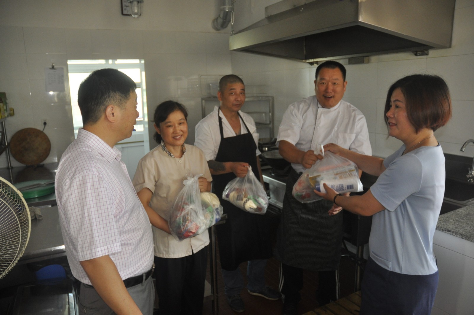 市总工会夏日慰问 (2).jpg